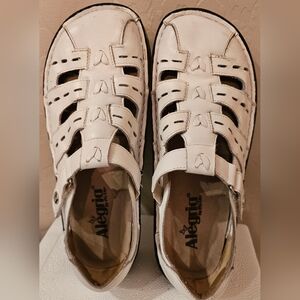 Alegria White Thrones